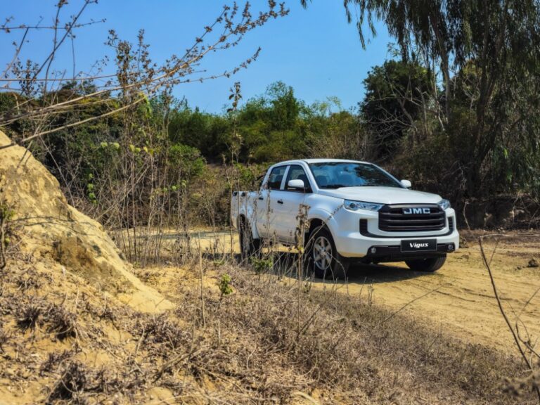 JMC Vigus going off-road