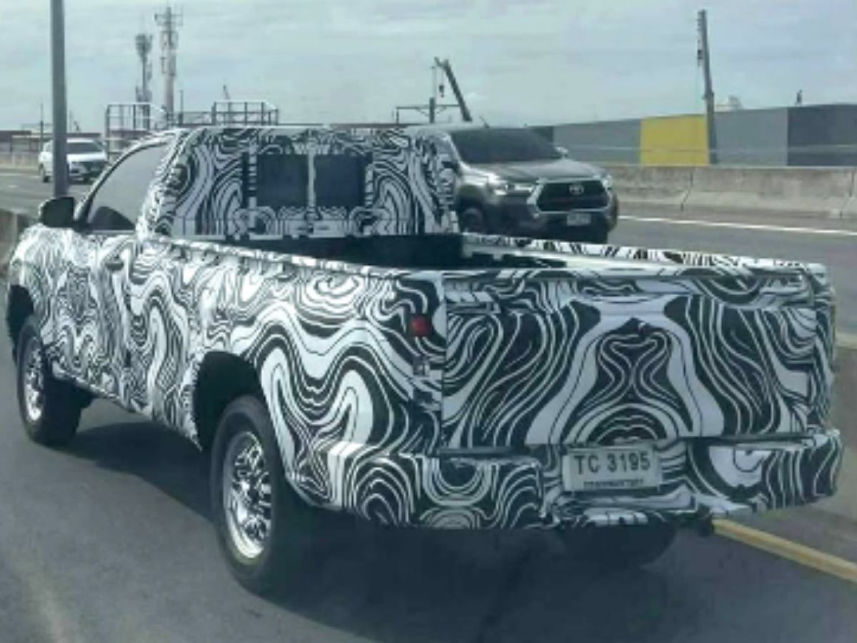 spy shot of all-new Toyota Hiux in Thailand
